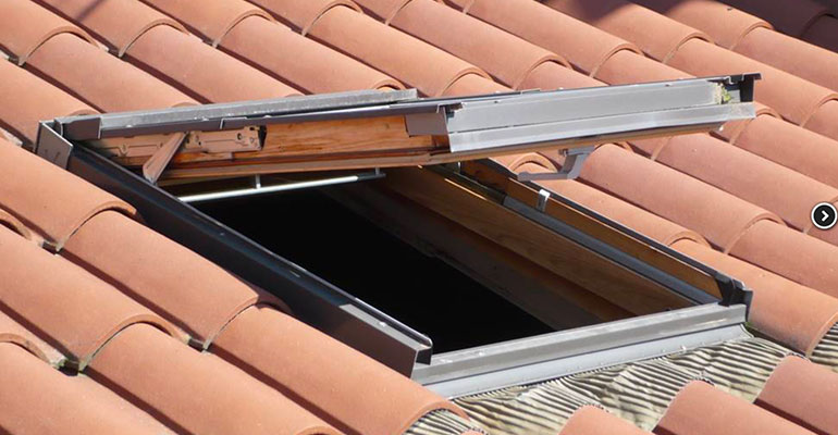 Pose de velux à Antibes dans les Alpes-Maritimes